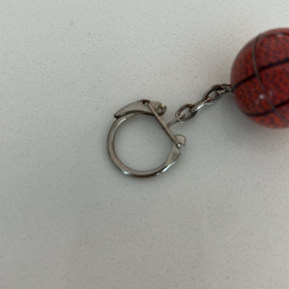 Basketball keychain - Picture 3 of 4